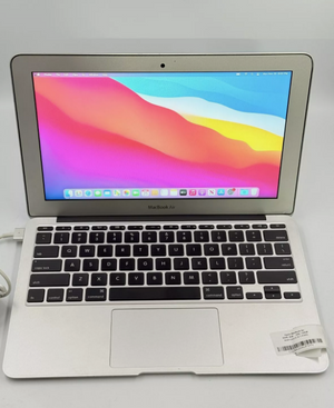 Apple MacBook Air A1465 11.6" (128GB SSD, Intel Core i5, 1.6GHz, 4GB RAM 2015)