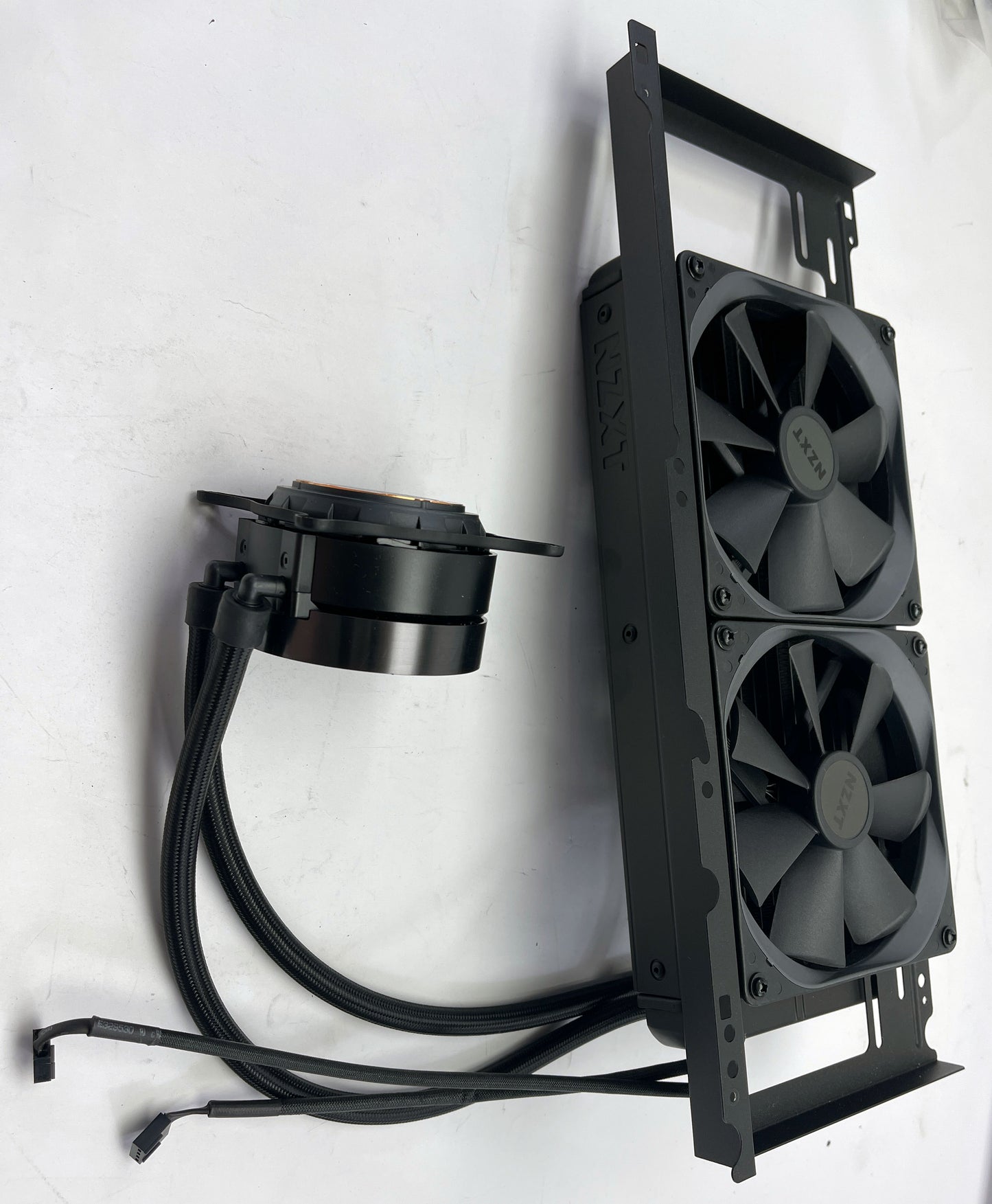 NZXT Kraken X62 Asetek All-in-one CPU Liquid Cooler 12V DC 13.5W -Black